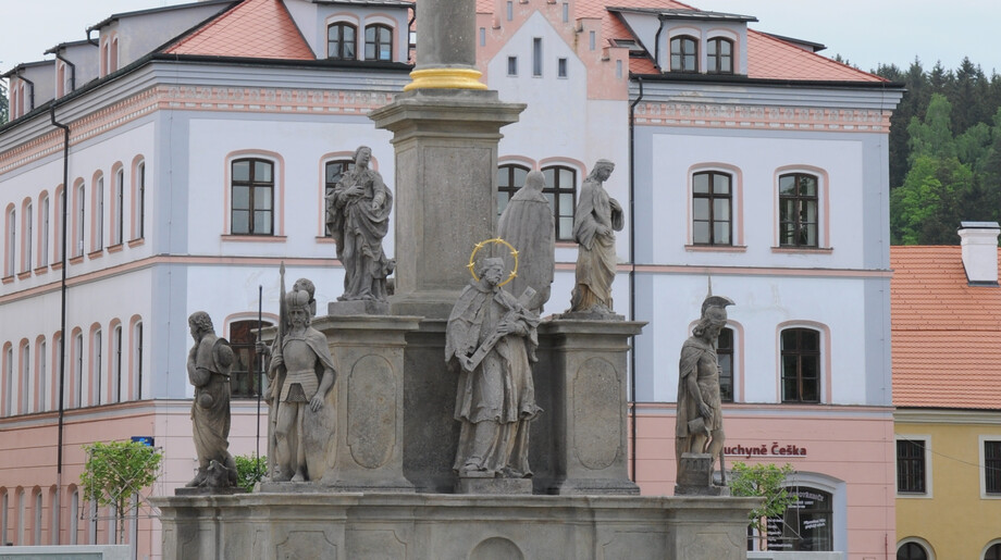 Sloup se sochou Panny Marie Immaculaty ve Stříbře (detail)