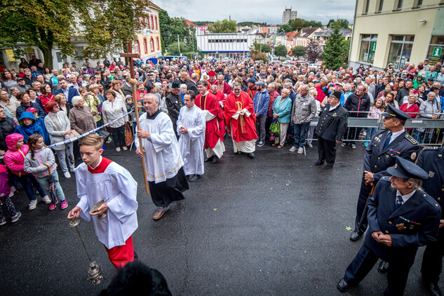 Svěcení zvonů se zúčastnily tisíce obyvatel města a více než sto německých rodáků z Chodova
