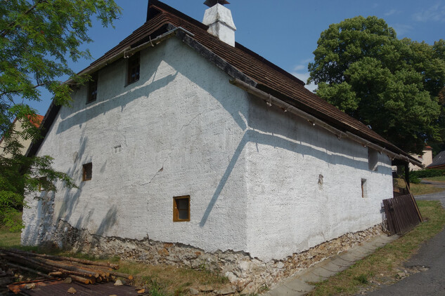 Strašín, zděná část před obnovou