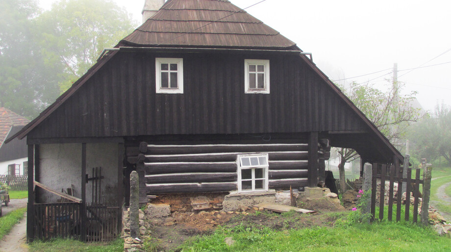 Strašín, dům před obnovou, 2014