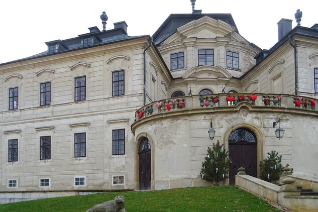 Karlova Koruna, zámek, severní průčelí, před obnovou
