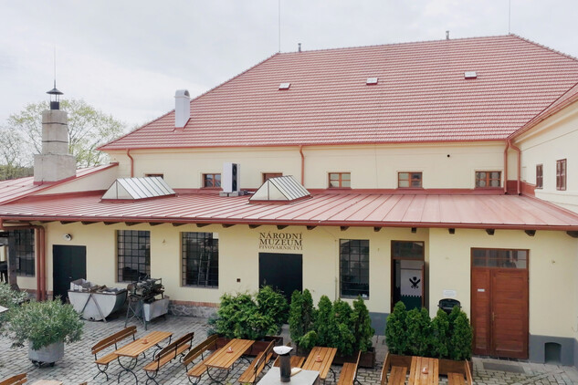 Pohled na lahvárnu od S, 2024