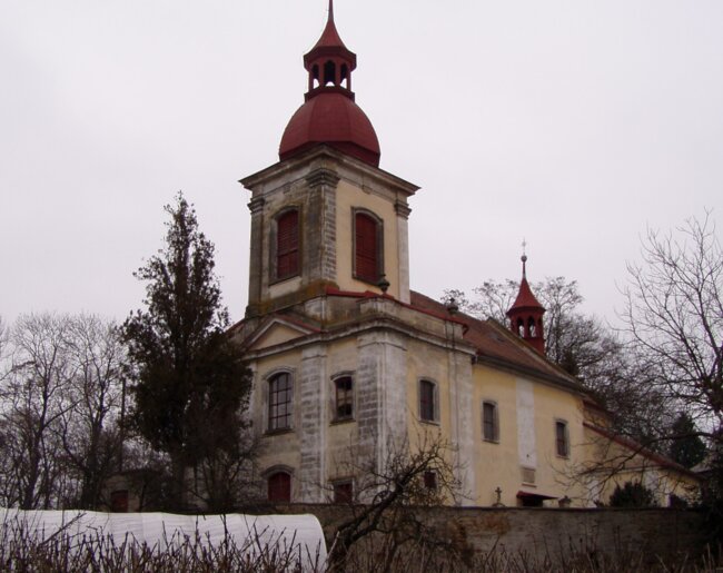 Kostel Nanebevzetí Panny Marie v Nedělištích, před obnovou, 2011 Kostel Nanebevzetí Panny Marie v Nedělištích, před obnovou, 2011