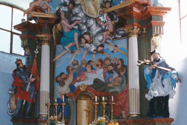 Kostel Nanebevzetí Panny Marie v Nedělištích, hlavní oltář před restaurováním, 2011