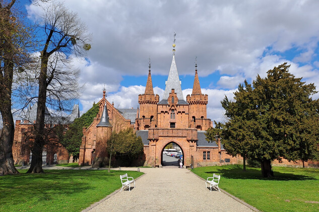 Pohled na bránu zámku Hradec nad Moravicí | © ID