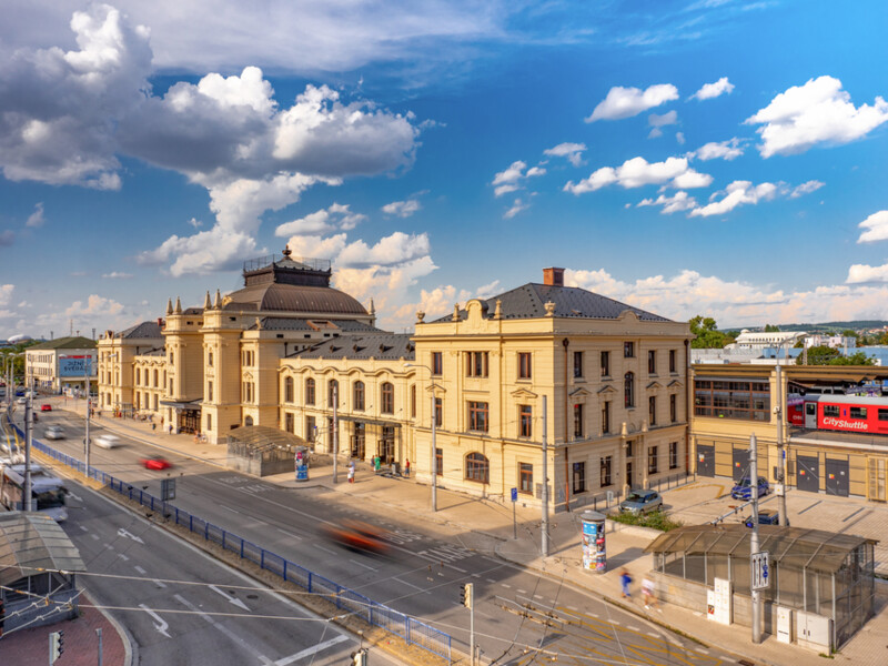 Železniční stanice České Budějovice, pohled od jihu, 2024. Foto: archiv Správa železnic, archiv Metrostav, foto: Jiří Kafka, Ondřej Bouška.