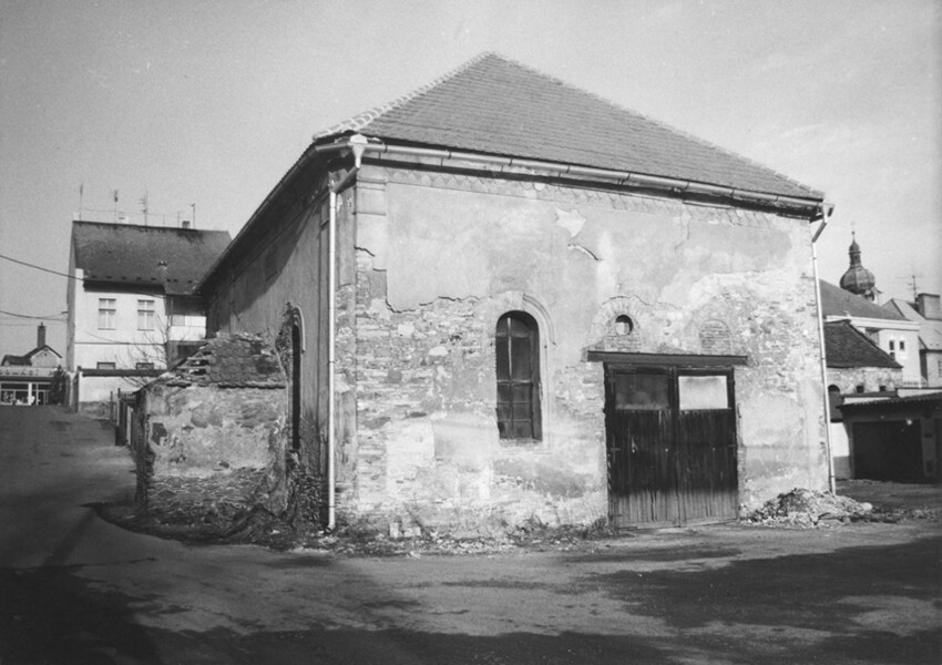 Radnice (okr. RO), synagoga, foto R. Kodera, 1997 Radnice (okr. RO), synagoga, foto R. Kodera, 1997