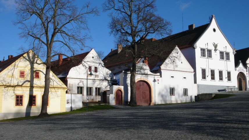 Koterov, sokolovna a usedlosti čp. 5 a 6. Foto Karel Foud, 2023. 2023. Koterov, sokolovna a usedlosti čp. 5 a 6. Foto Karel Foud, 2023. 2023.